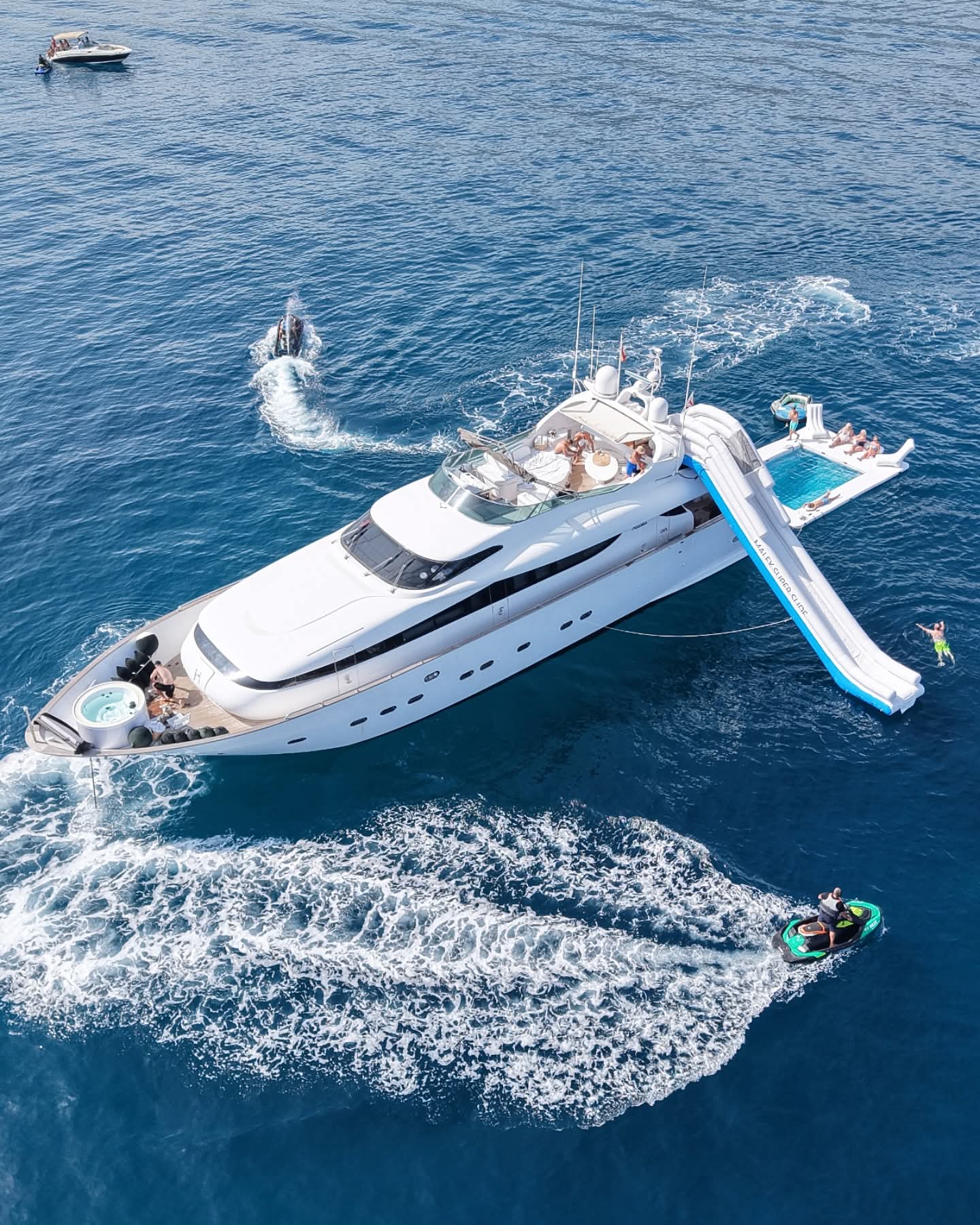 90ft Super Yacht